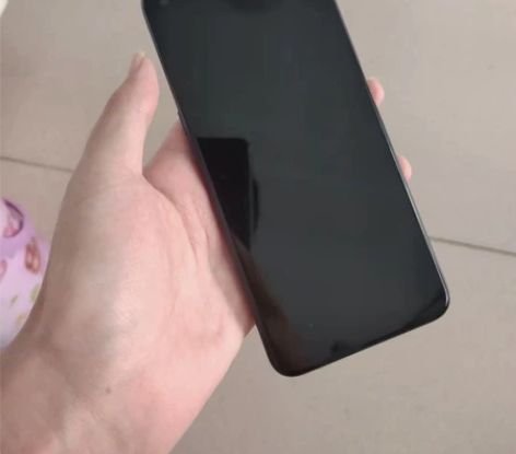 自用的realmeq3s，8+128，外观...