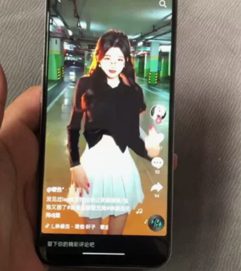 原装 realme真我Q3搭载高通骁龙75...