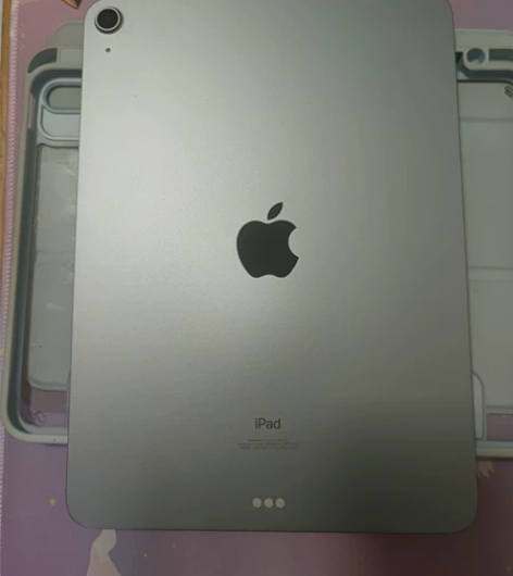 iPad air4，64G，天蓝色，盒子还...