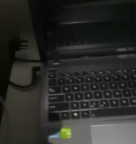 卖一台华硕笔记本，99新个人一手，根本就没...