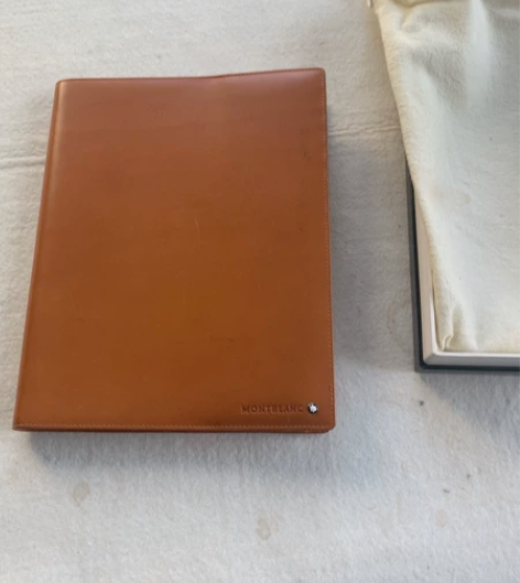 万宝龙真皮笔记本，可以换芯的。SKP购买，...