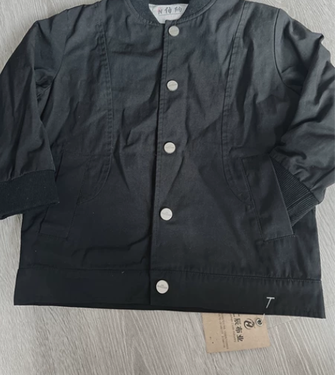 4款样衣 一件全新 衣服质感十足 款式喜欢...