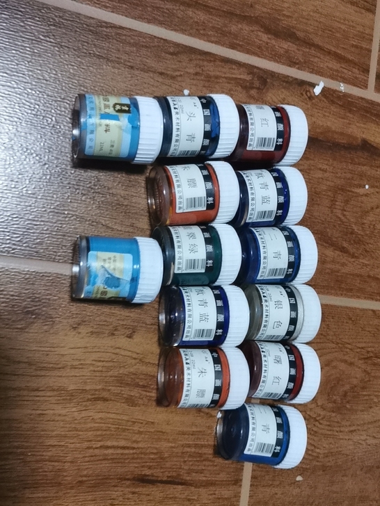 22毫升膏状国画颜料13瓶，如图，画者牌1...