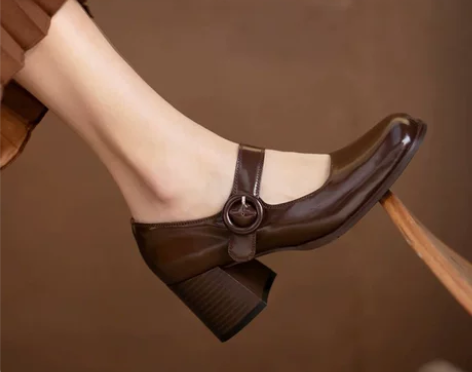 36码玛丽珍鞋，有点大便宜出，感觉适合37...