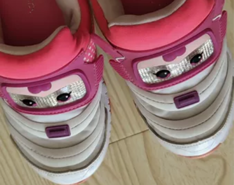 28码特步女童休闲鞋亮灯鞋 上脚超轻超软,...