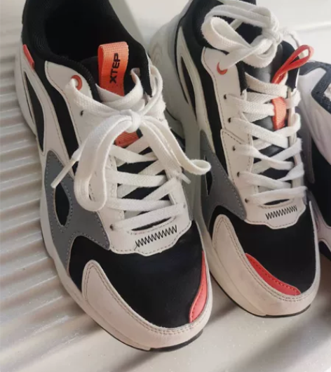 特步鞋子40码 线下购买 感兴趣的话点“我...