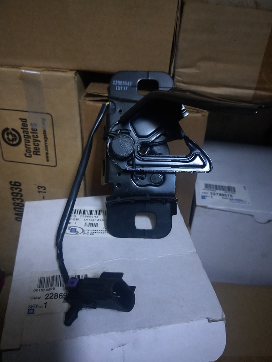 英朗引擎盖主锁，适用英朗GT   12-1...