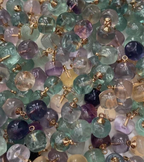 萤石苹果吊坠：1.2元一个，大概一共200...