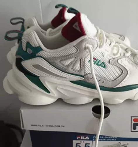 穿过了斐乐的女鞋，鞋码在36.5，36穿也...