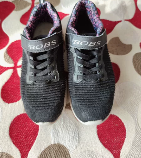 斯凯奇女童运动鞋，35码，内长22厘米。2...