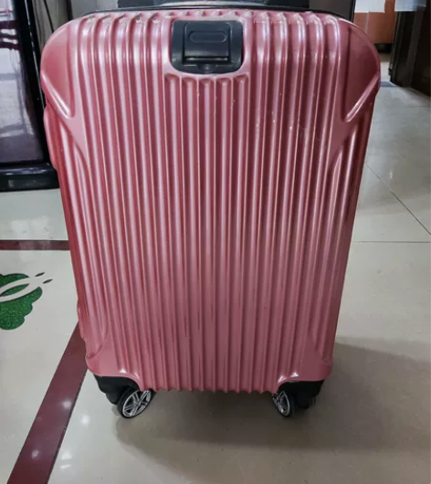 全新的拉杆箱～旅行箱～登机箱，20寸 颜色...