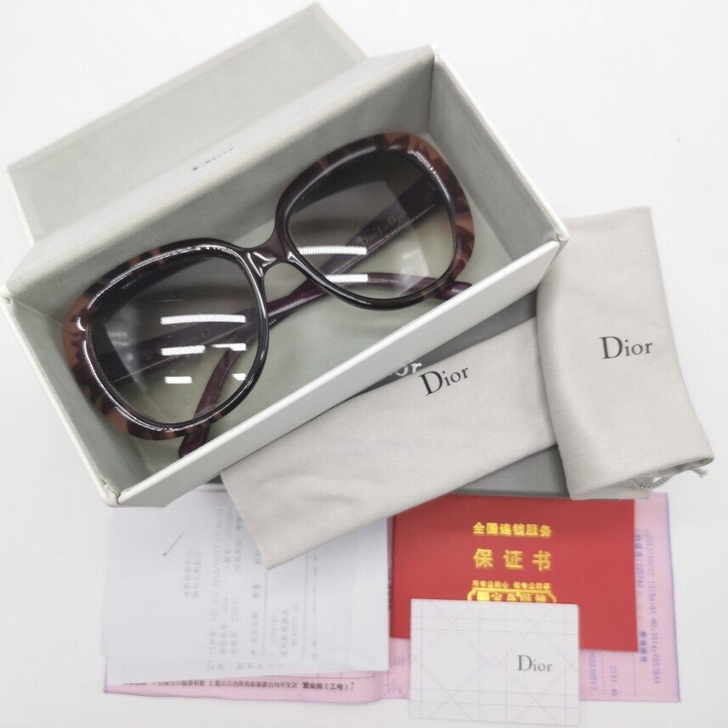Dior紫色边框女士太阳镜，近新，成色如图...