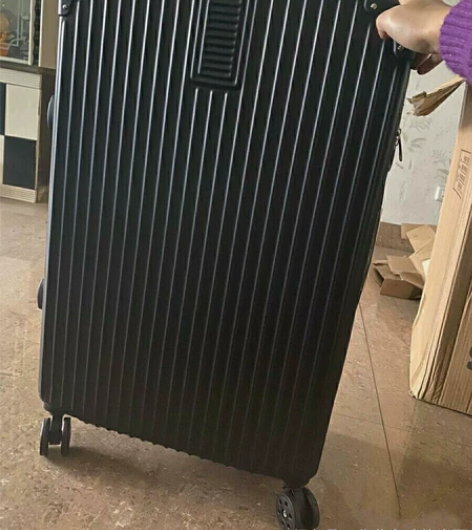 闲置出一个全新20寸里面是拉链的大容量行李...