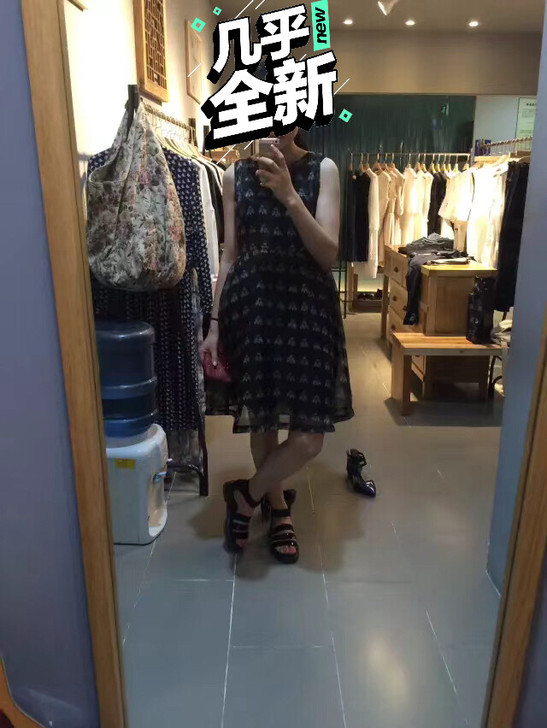 欧根纱连衣裙，买的时候就是那种不会烂大街的