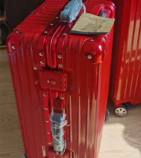 出网易严选拉杆箱，两个一起出，350可以拿...