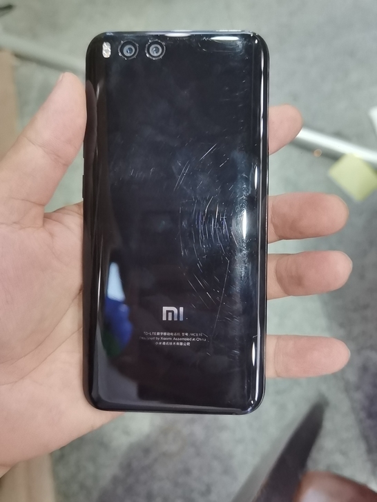 小米6手机，成色九成新以上，6+64 喜欢...