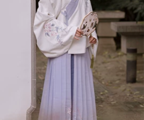 出闲置汉服s码子一套，保真，重回汉唐旗舰店...