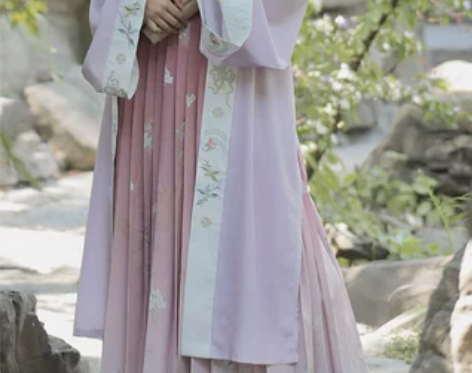 出兰若庭汉服此间春色粉色下裙s码 感兴趣的...