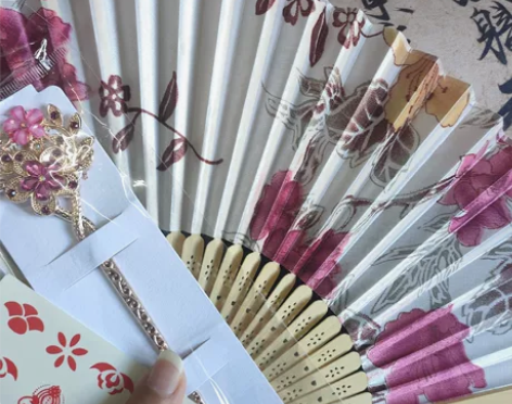 #红色汉服 #汉服头饰 #国风汉服 恋霜 ...