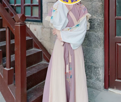 耀春汉服 穿过一次，有色差，买大了（尺码偏...