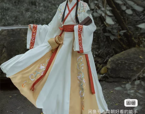 笑寒千韵岗原创汉服女 只穿了一次科幻汉服跟...