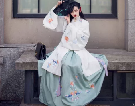 明制汉服大全套司南阁画屏传统汉服立领琵琶袖...