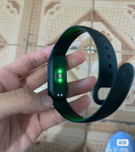 小米手环5，屏幕有划痕，因买新手表闲置卖，...