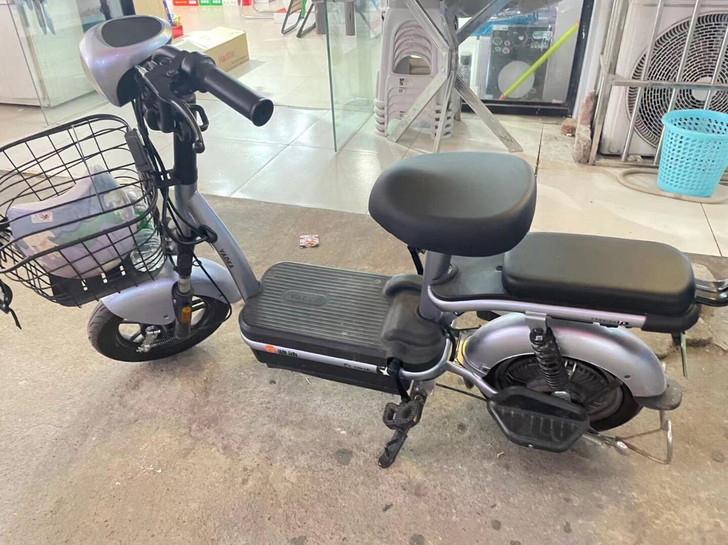 个人雅迪电动车、才买几个月、杠杠新、自己看...
