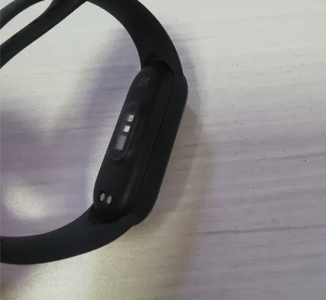 小米手环6  nfc版，几乎全新 屏幕边上...