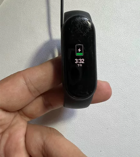 小米智能手环5标准版 屏幕有明显划痕，总体...