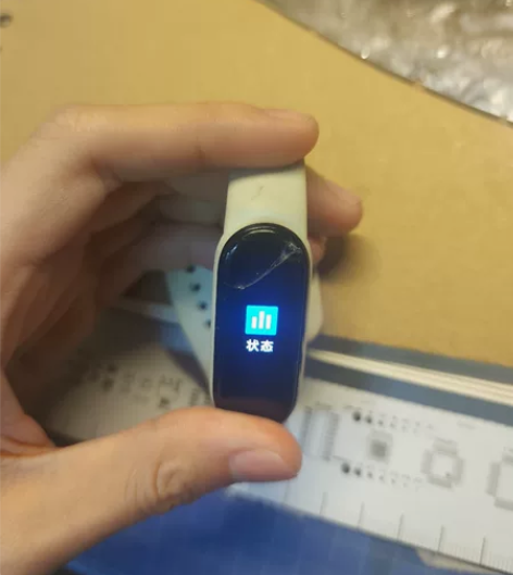 小米手环5，标准版，屏幕裂显示正常，无盒子...