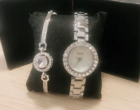 手表手镯套装 手表手镯一套，全新，没戴过，...