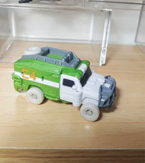 变形金刚 绿色 救护车 感兴趣的话点“我想...