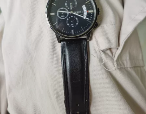 卡诗顿的电子手表，时间有点久了，已经没电了...