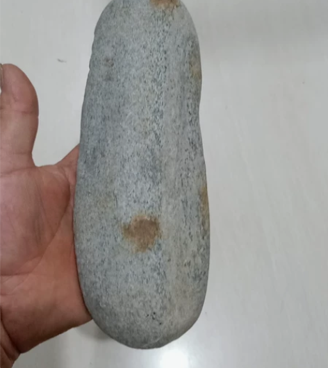 一个老石器时代的石斧。 感兴趣的话点“我想...