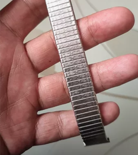 真正不锈钢表带一条，永不生锈，不象有些表带...