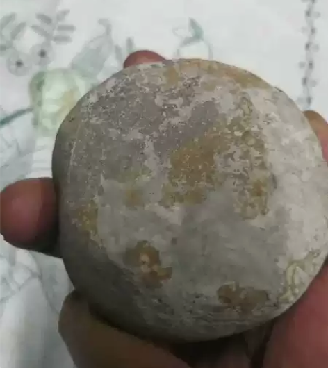 石器，石器时代敲砸器，完整无损，直径8厘米...
