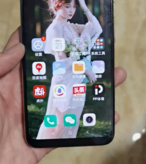 出家人用的小米cc9e 4和64gb 伊拉...
