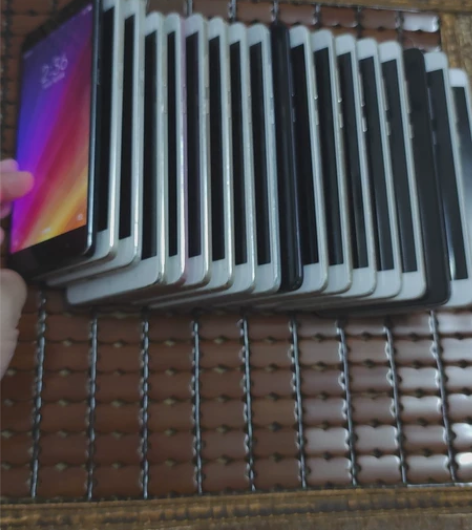 小米5splus全网4+64，功能正常，稳...