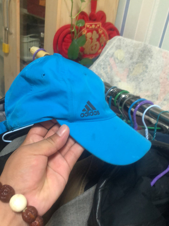 阿迪达斯棒球帽正品,喜欢的朋友可以联系。
