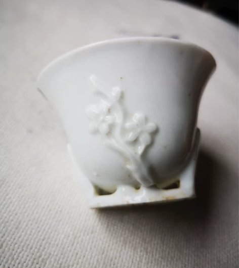 踏雪寻梅三：【清代康熙德化窑梅花杯】 清代...