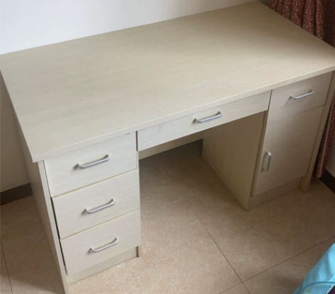 闲置书桌，青园街东岗路交叉口向东一百米路南...