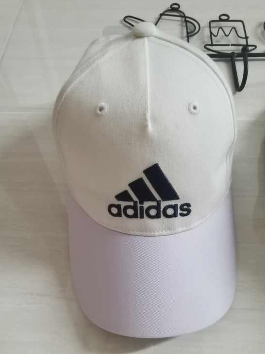 阿迪达斯帽子，线下买的，全新未戴