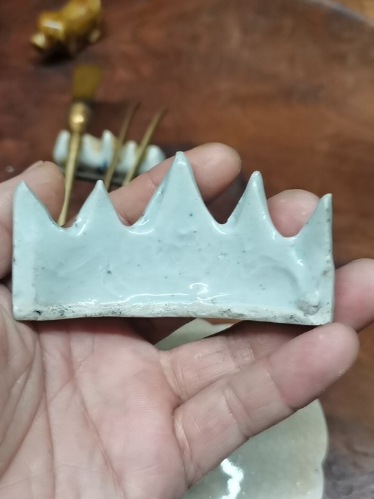 清中期豆青暗刻花纹，全品五子山笔架。
