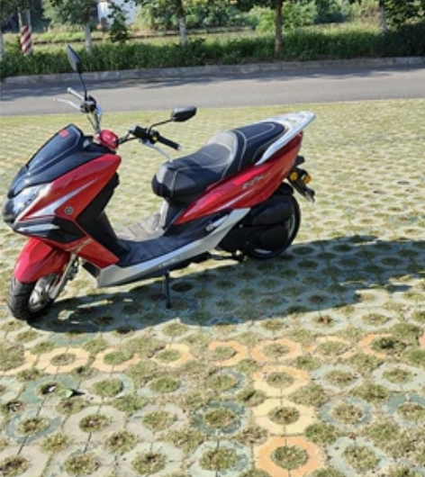 立雅150c摩托车，21，9月买，1300...