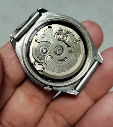 精工老手表正常走时表蒙花了品像如图看好再拍...