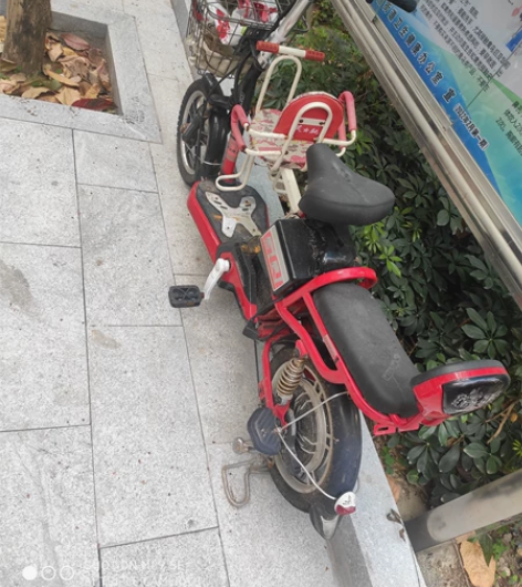 出一台电瓶车，因为当时没法上拍所以就放了3...
