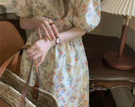 泡泡袖v领碎花连衣裙女春夏2022新款法式...