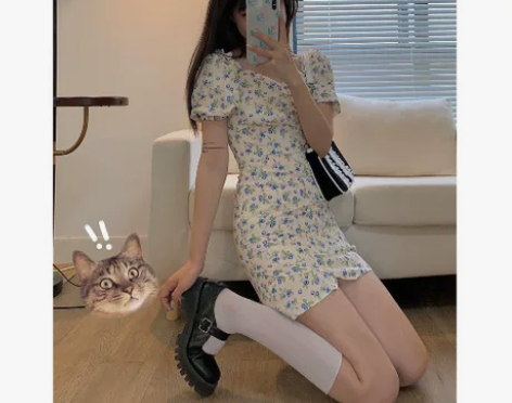 碎花方领连衣裙女2021夏季新款法式泡泡袖...