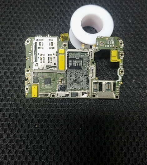 华为nova8板底， 电子产品，使用不退。